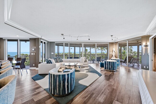 Foto del edificio - 8111 Bay Colony Dr