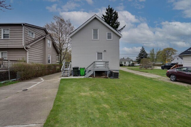 Building Photo - McCracken12809
