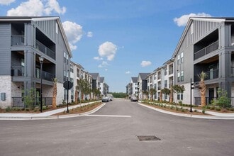 Building Photo - 331 Pickwick Dr