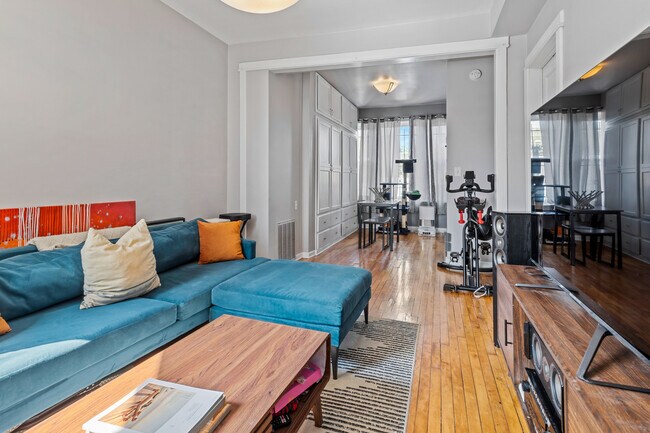 Foto del edificio - 2630 W Division St