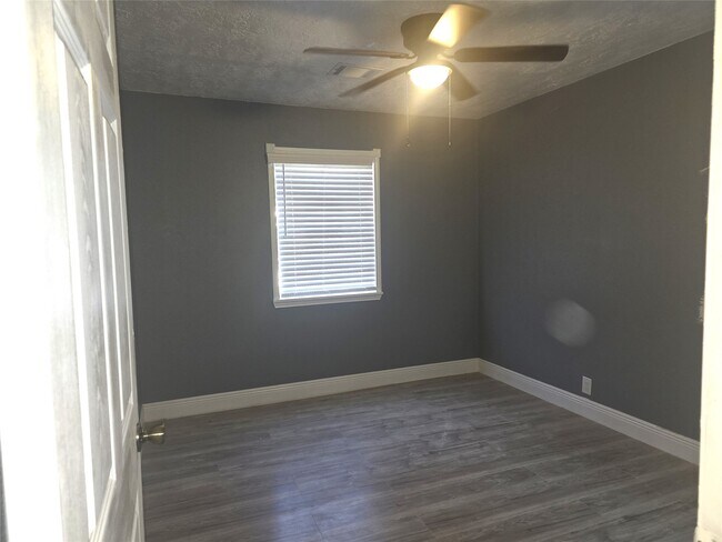 Foto del edificio - 9330 Chesterfield Dr