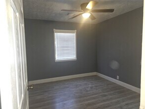Building Photo - 9330 Chesterfield Dr