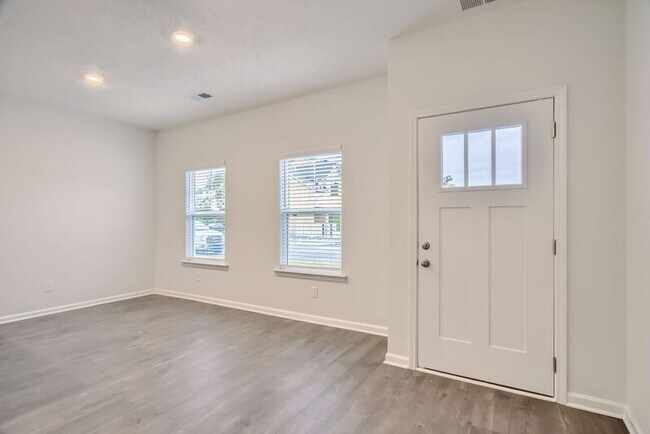Building Photo - 318 Raines Ct