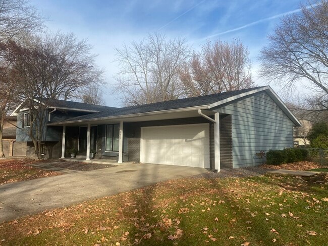 Building Photo - 125 Cypress Point Dr