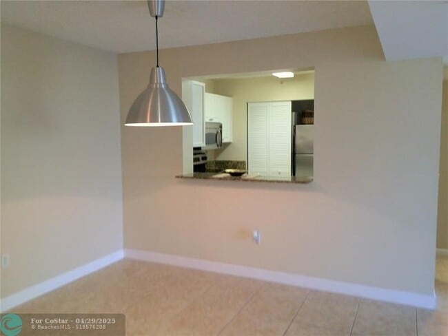 Building Photo - 2721 Ocean Club Blvd