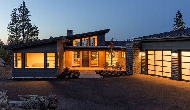 Building Photo - Single level home in gated community