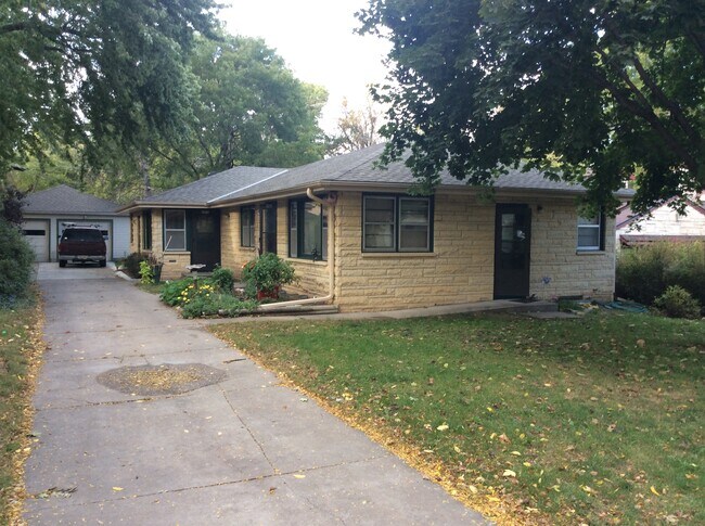 Building Photo - 3476 Woods Ave