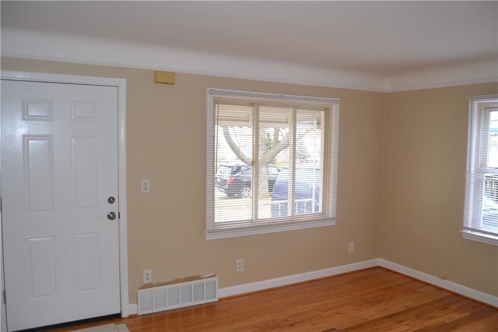 Primary Photo - 5132 Niagara St