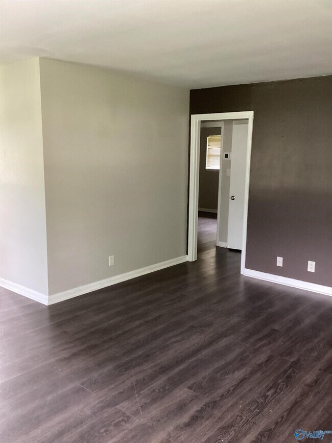 Foto del edificio - 2408 Whitesburg Dr