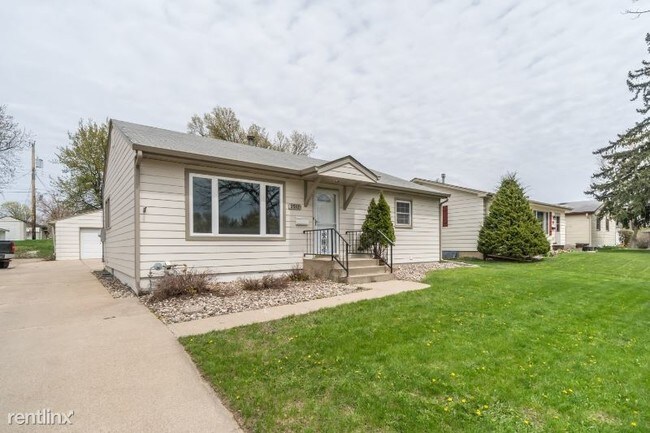 Building Photo - 4 br, 2 bath House - 2912 E 13th St