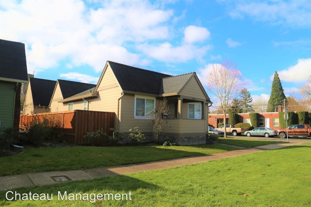 Foto principal - 4 br, 2 bath House - 1660 NW Van Buren Ave.