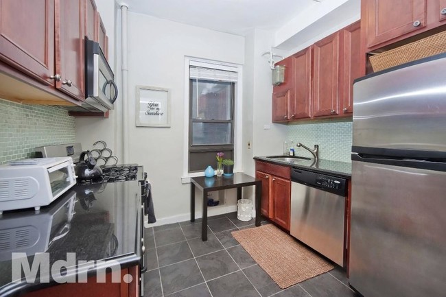 Building Photo - 120 W 58th St