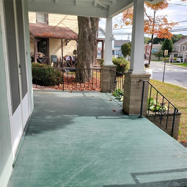 Building Photo - 111 Vineyard Ave