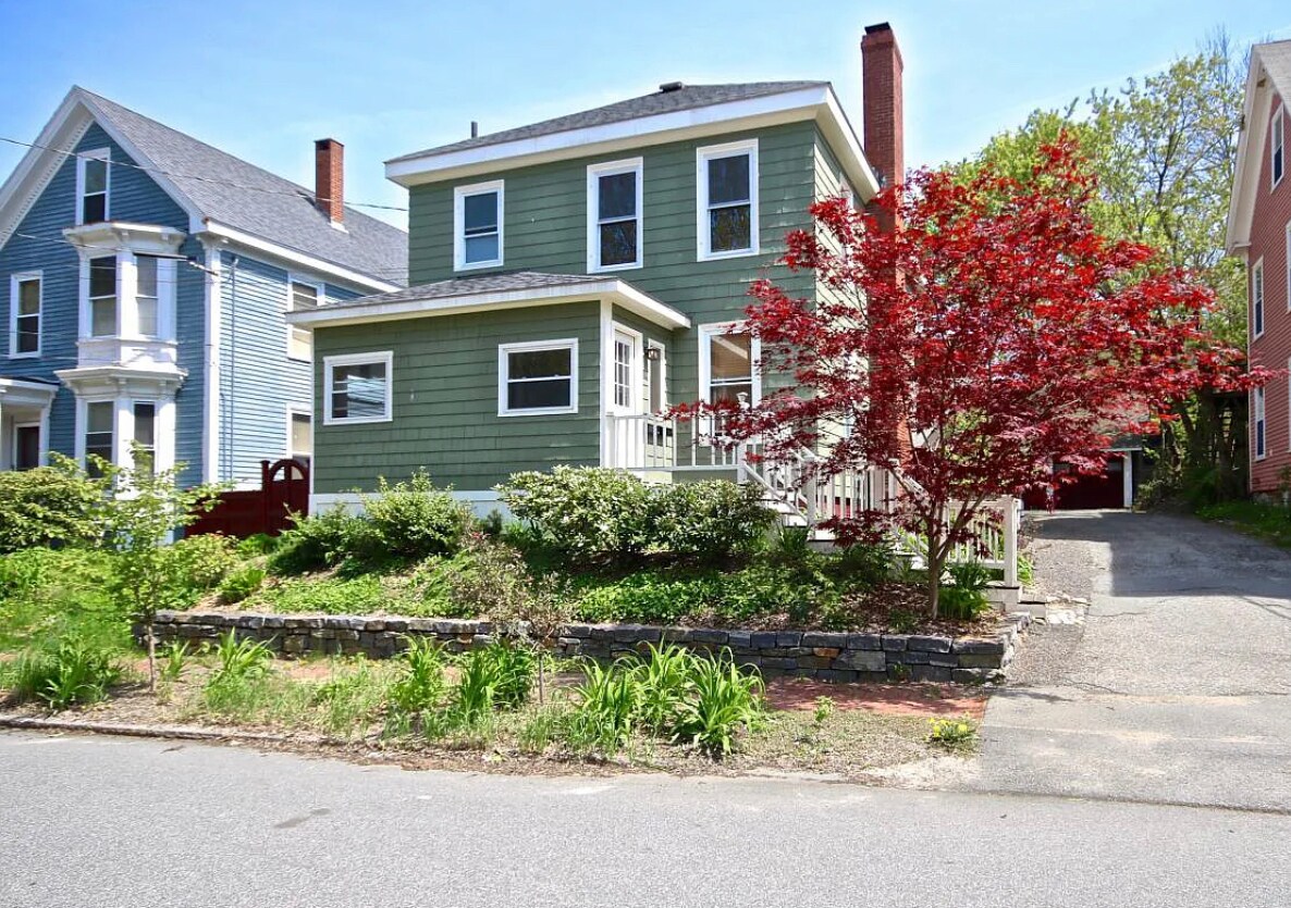 52 Fessenden St Unit 2 House Upstairs, Portland, ME 04103