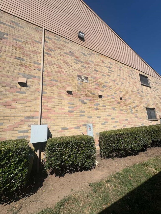 Foto del edificio - 10555 Turtlewood Ct