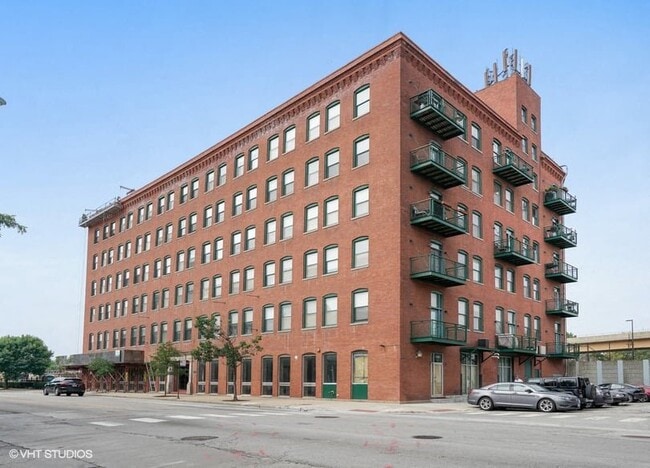 Photo - 1900 S Clark St (Chicago, IL) Apartment