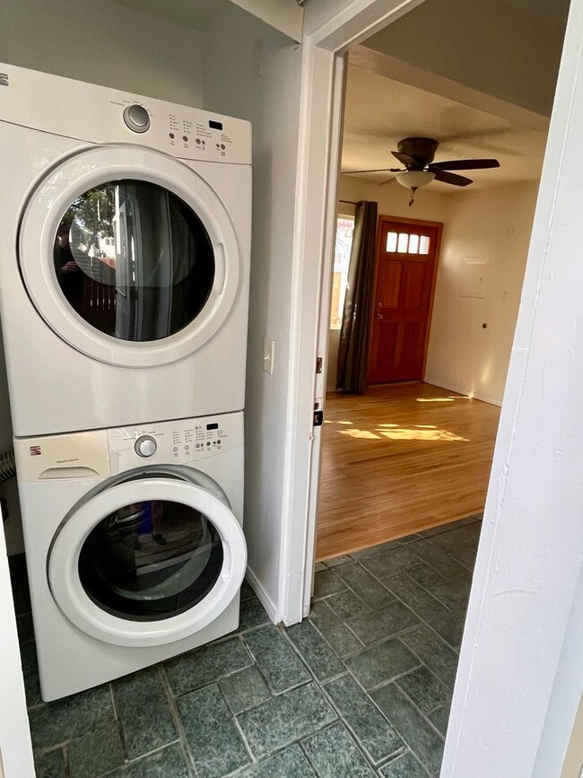 Building Photo - Charming Cottage in North Park!