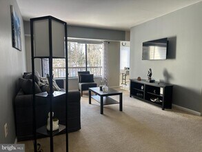 Building Photo - 9555 Battery Heights Blvd