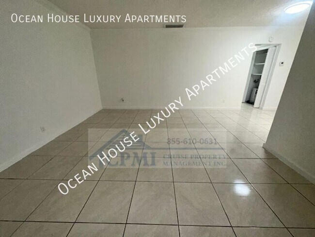 Building Photo - $995 Special Deposit and $995 First Month ...