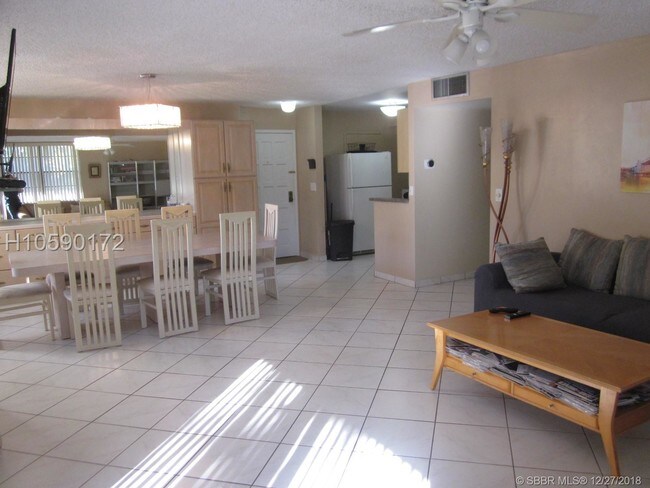 Foto del edificio - 3900 N Hills Dr