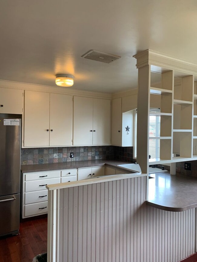 Foto del edificio - 5897 Malloy Ave (Lease Takeover)
