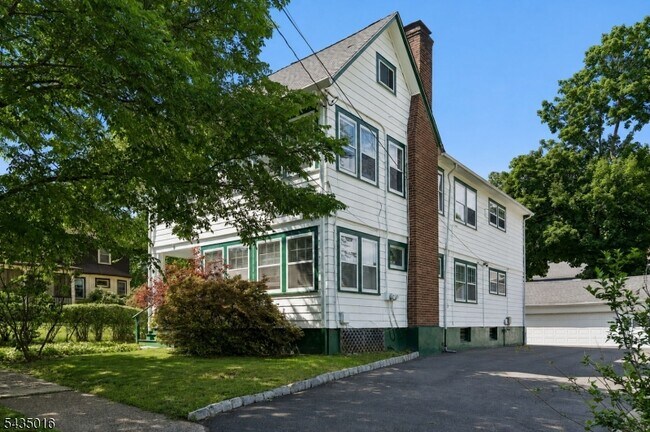 Foto del edificio - 26 Howe Ave