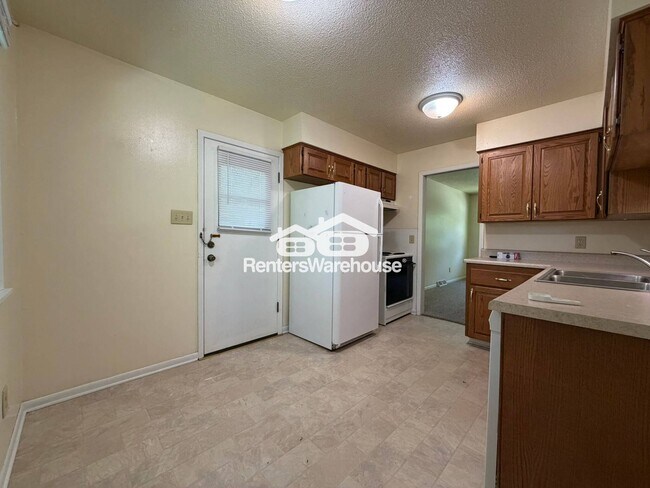 Foto del edificio - 1215 Cummins Pkwy