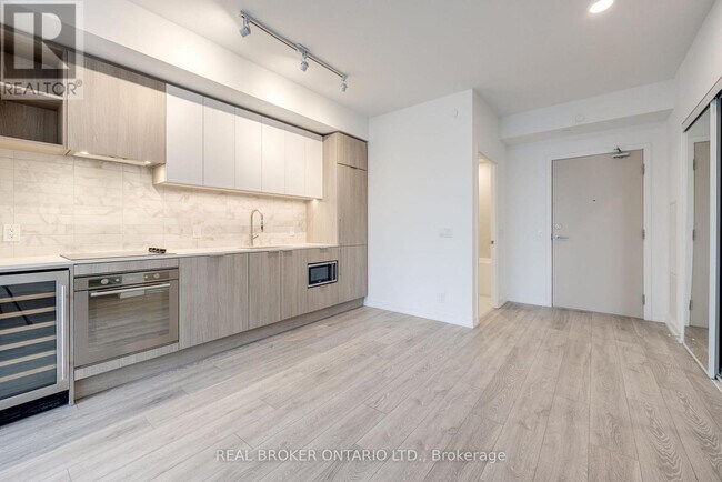 Building Photo - 2020 Bathurst St