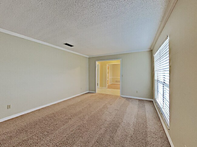 Building Photo - 3444 Hidden Lake Dr W