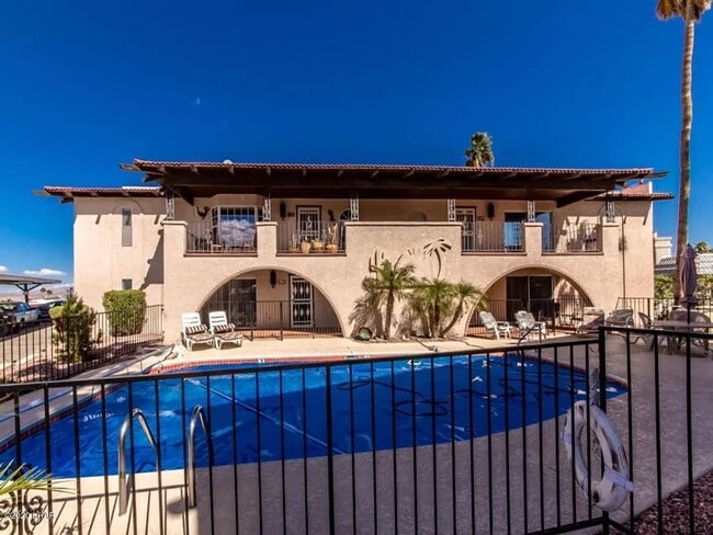 Building Photo - PENDING Unfurnished longterm Condo- Ground...