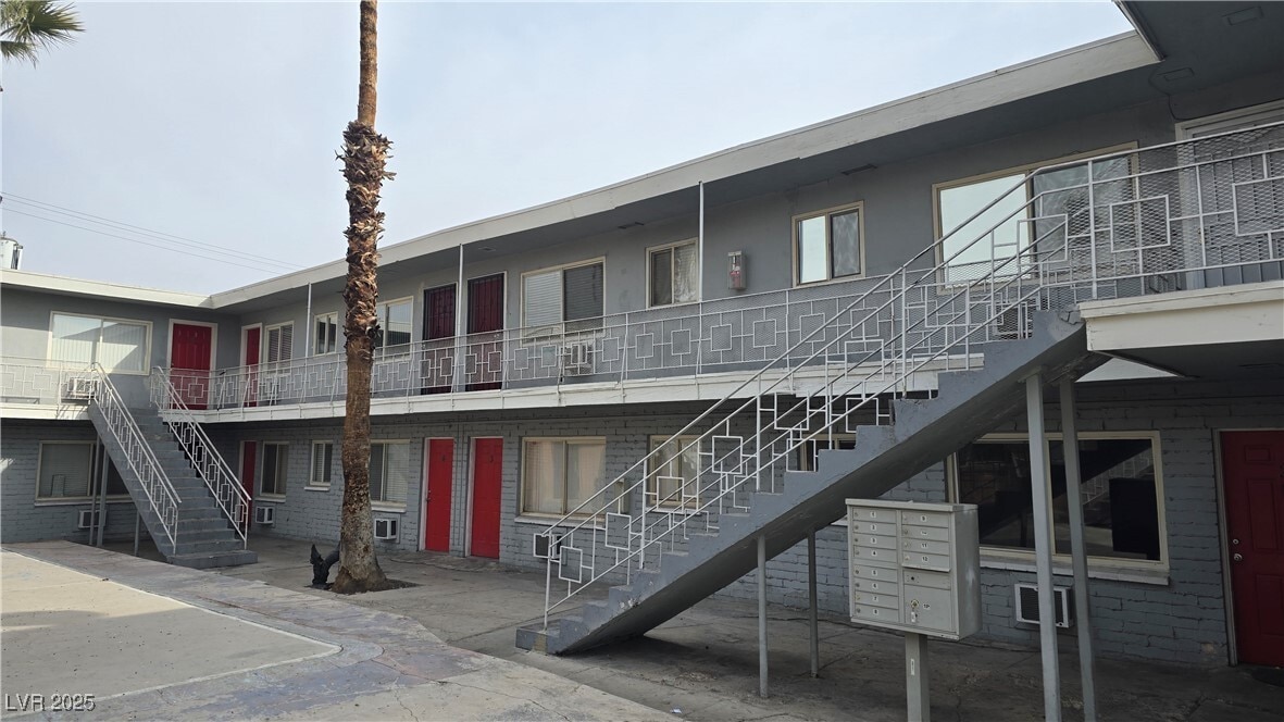 Primary Photo - 2105 Sunrise Ave