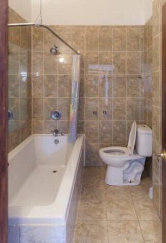 Bathroom - 633 N Noble St