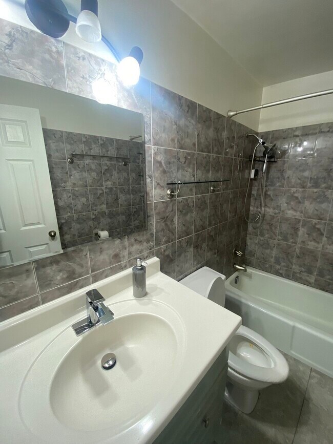 Foto del edificio - 9708 Nottingham Ave