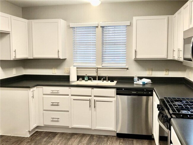 Building Photo - 1514 Carriage Hills Trail
