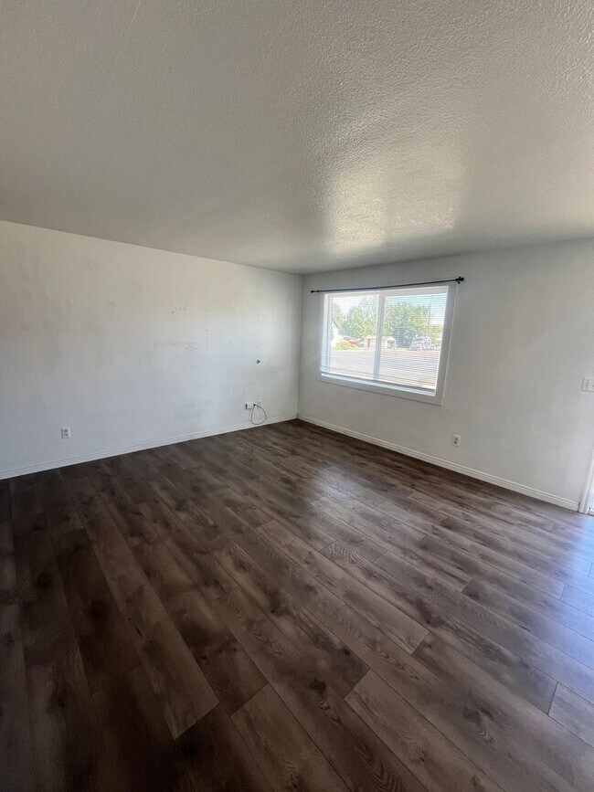 Building Photo - CS-South Main Street Duplex