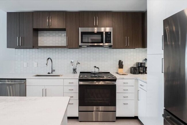 Building Photo - 4850 Rugby Ave