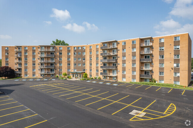 Building Photo - The Towers at Falling Water