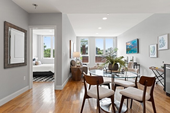 Building Photo - 10 Taber St