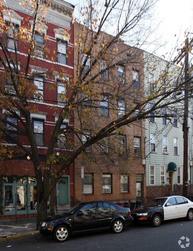 Building Photo - 231 CLINTON St