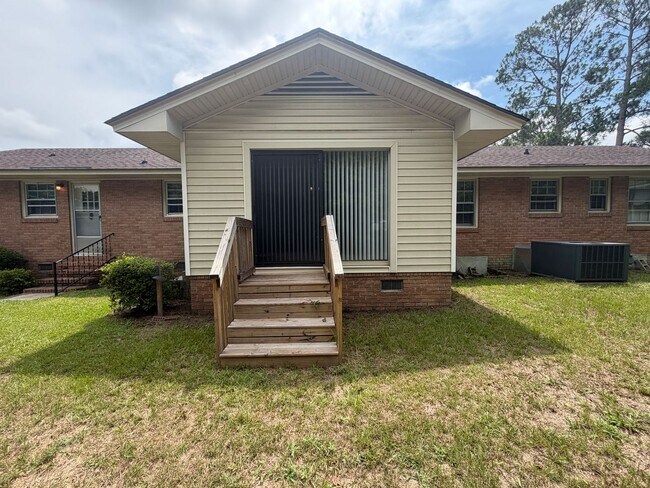 Building Photo - 215 Lesesne Dr
