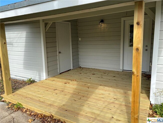Building Photo - 1717 E Mesquite Ln