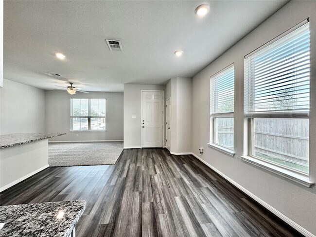 Foto del edificio - 5701 Pleasanton Pkwy