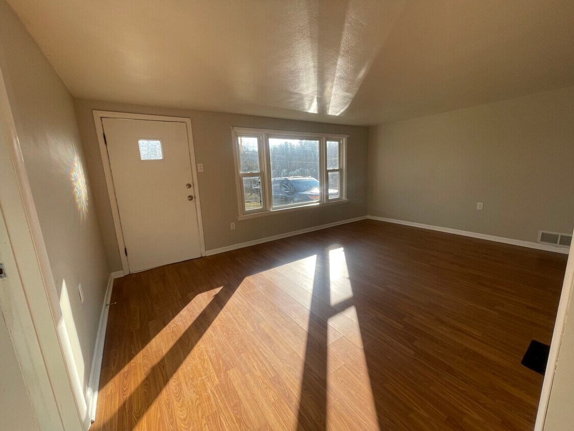 Living Room - 1049 City View Dr