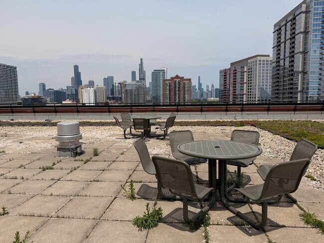 Foto del edificio - 320 E 21st St