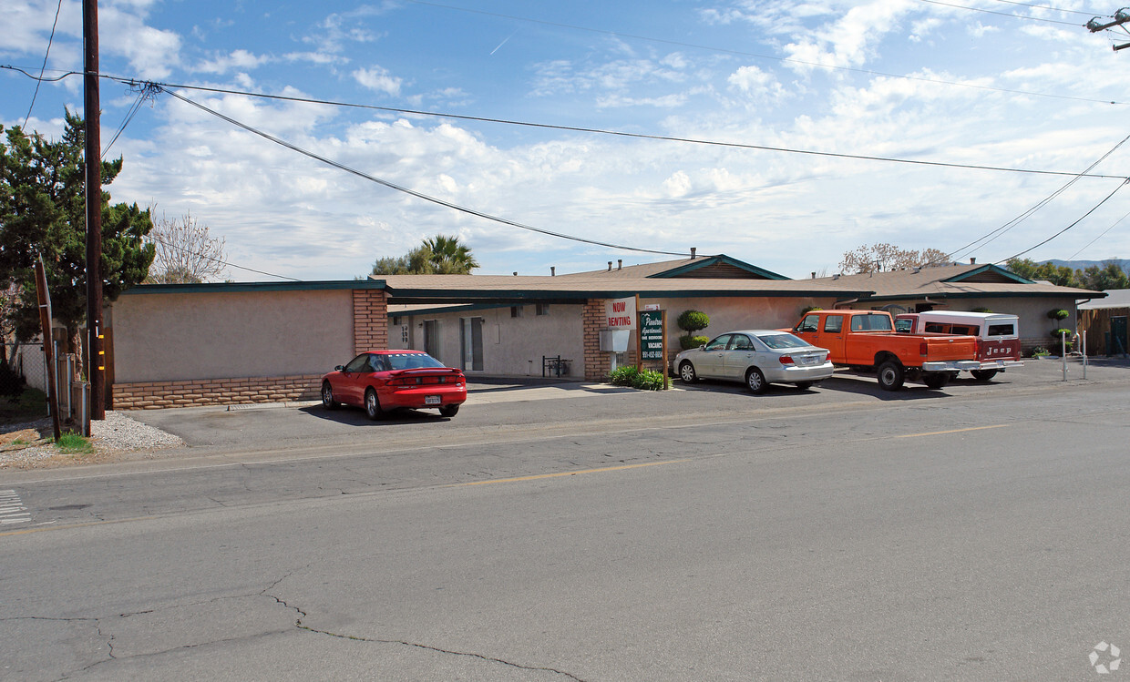 Primary Photo - Pinetree Apts.