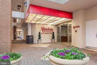 Building Photo - 900 N Stafford St