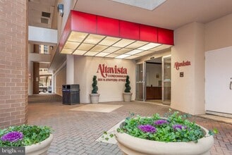 Building Photo - 900 N Stafford St