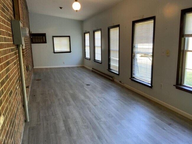Building Photo - 9 Bluestone Ct