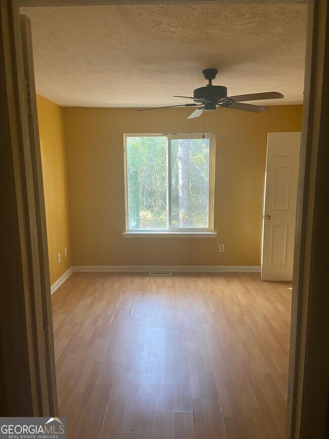 Building Photo - 2059 Charter Ln