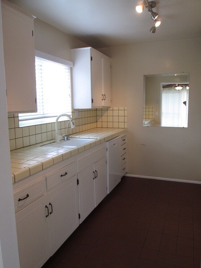 Foto del edificio - 2BD/1BA Upper Unit in Cardiff